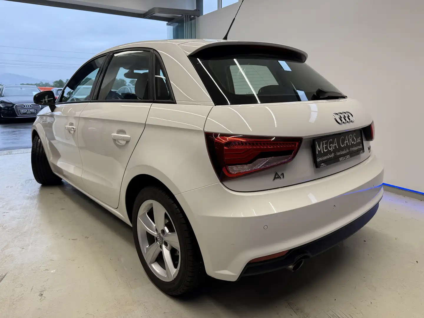 Audi A1 SB 1,0 TFSI intense Wit - 2