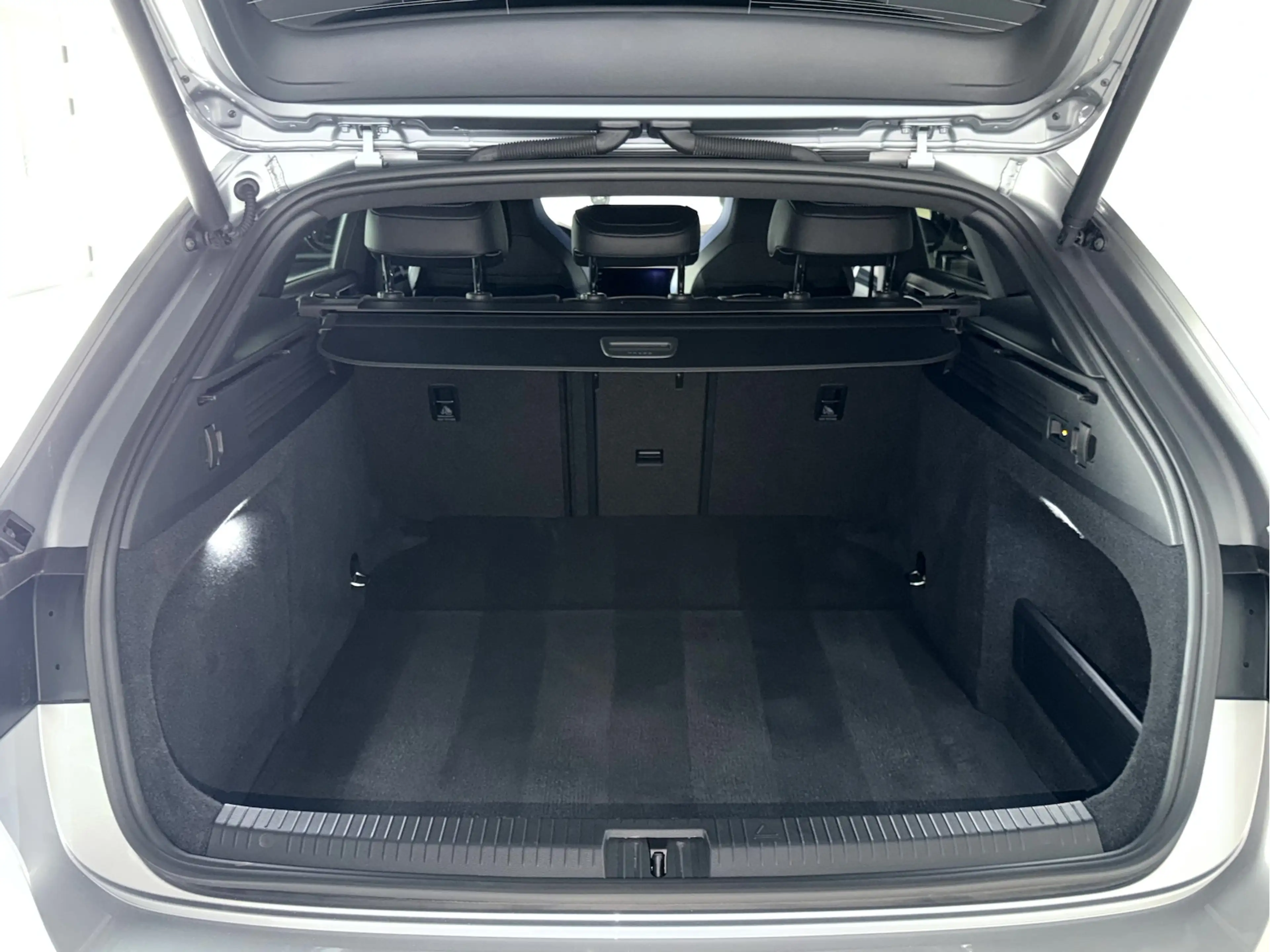 Volkswagen Arteon Shooting Brake R 2.0 TSI*Pano*H&K*HUD*AHK* — photo 7