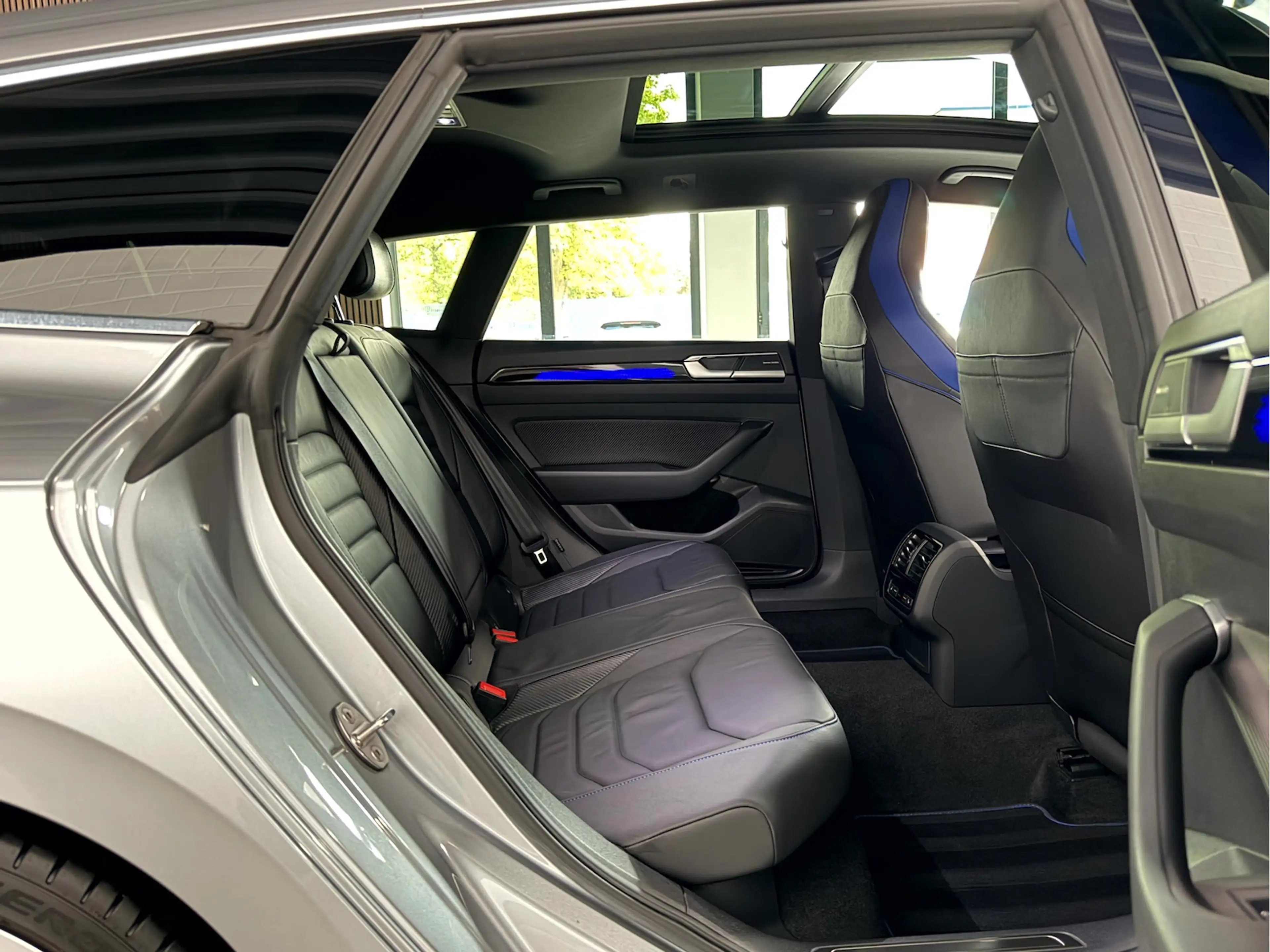 Volkswagen Arteon Shooting Brake R 2.0 TSI*Pano*H&K*HUD*AHK* — photo 8