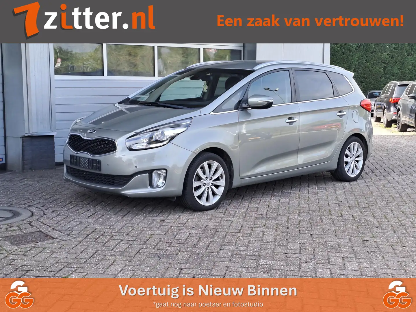 Kia Carens 1.6 GDi DynamicLine, 7-Persoons, Trekhaak, Navigat Beige - 1