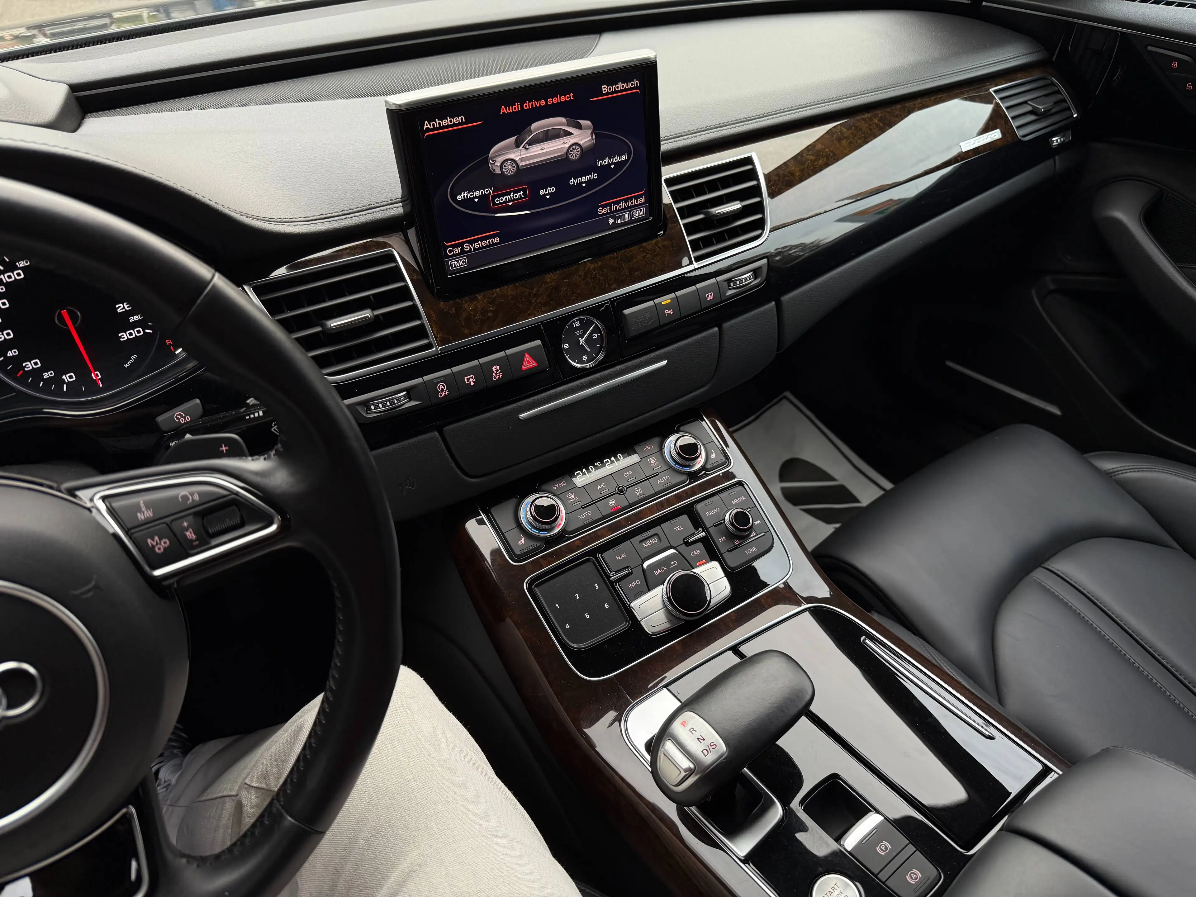 Audi A8 4.2 TDI clean diesel quattro — photo 11