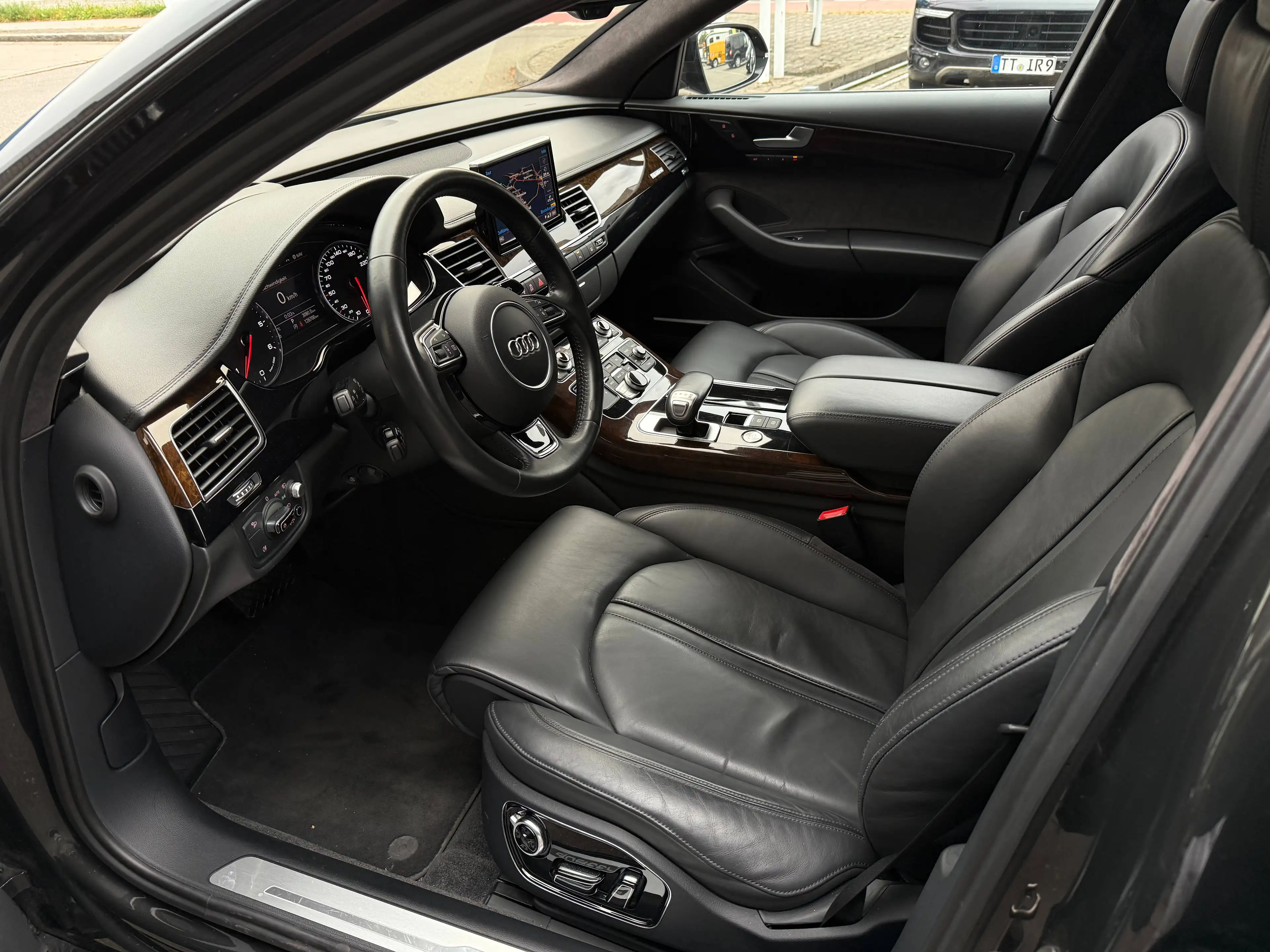 Audi A8 4.2 TDI clean diesel quattro — photo 9