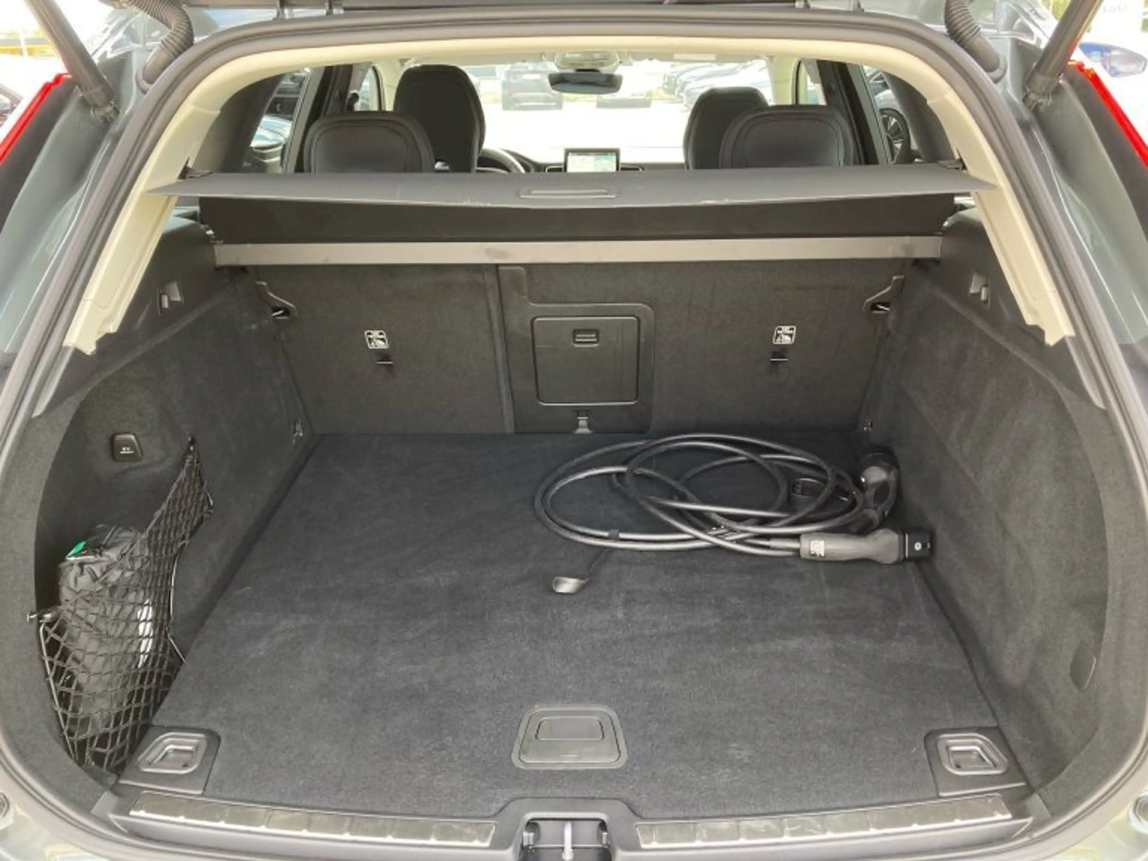Volvo XC60 Plus, T6 eAWD Plug-in Hybrid, Elektrisch/Benzin, Dark — photo 13