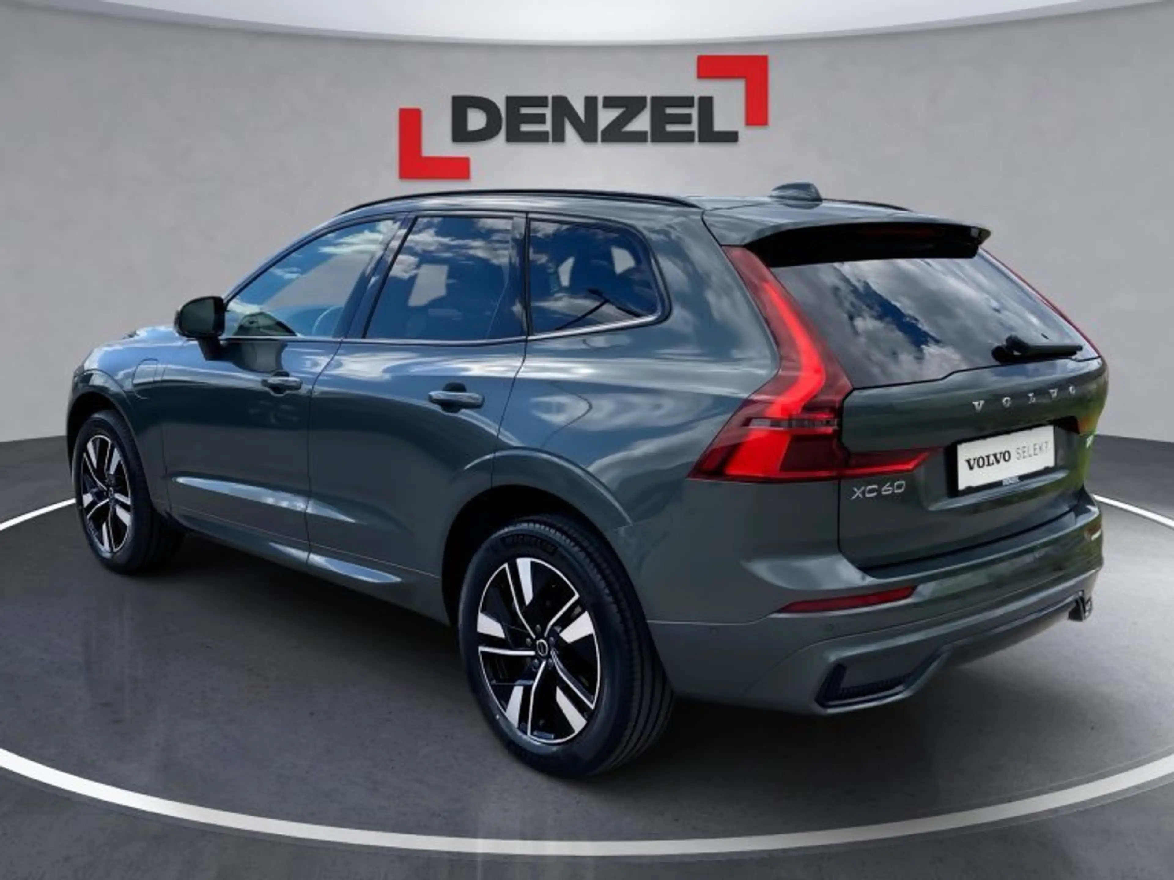 Volvo XC60 Plus, T6 eAWD Plug-in Hybrid, Elektrisch/Benzin, Dark — photo 3