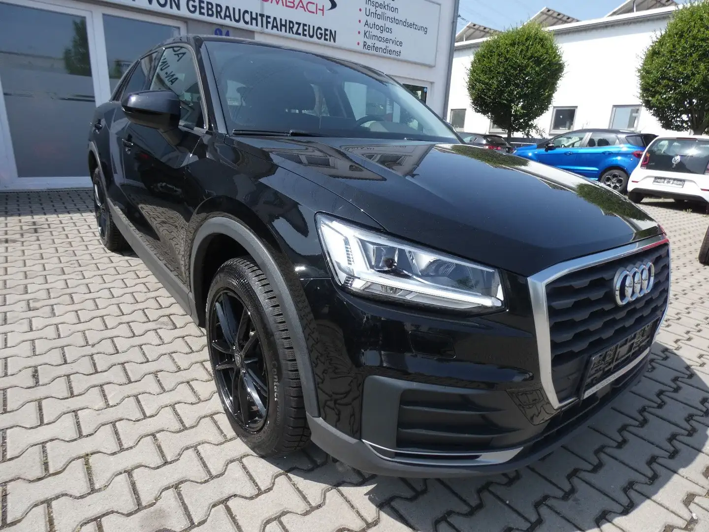Audi Q2 basis Schwarz - 1