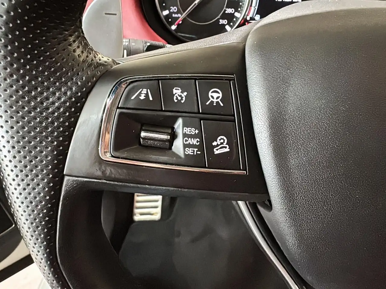 Maserati Levante снимка Maserati Levante