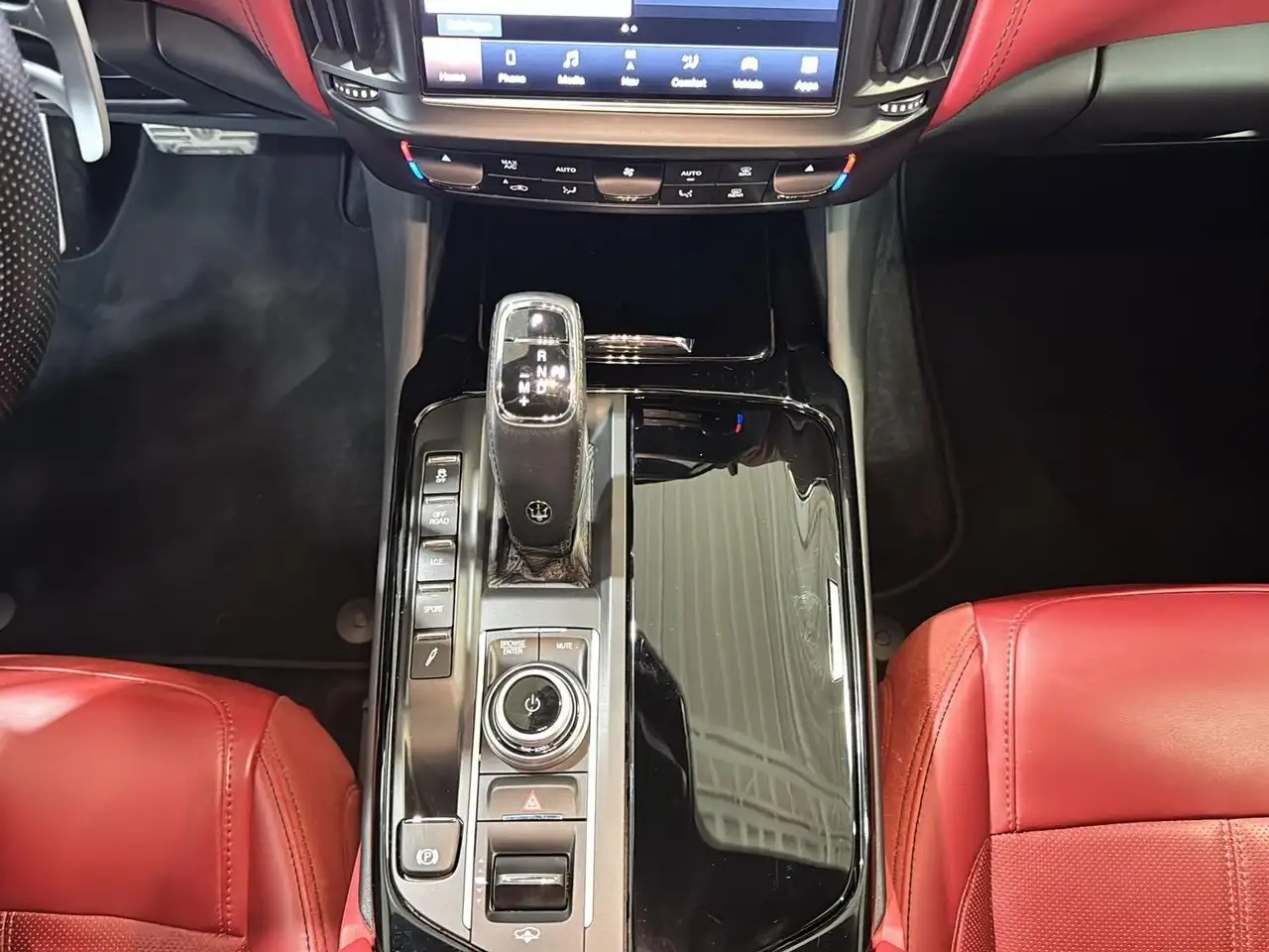 Maserati Levante снимка Maserati Levante
