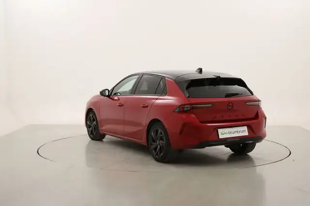 Opel Astra view 3