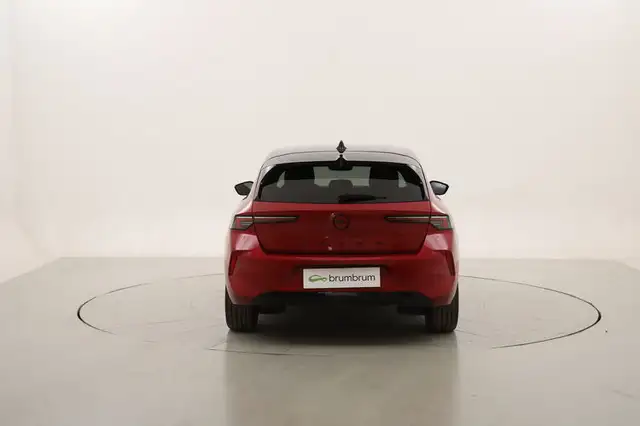 Opel Astra view 4