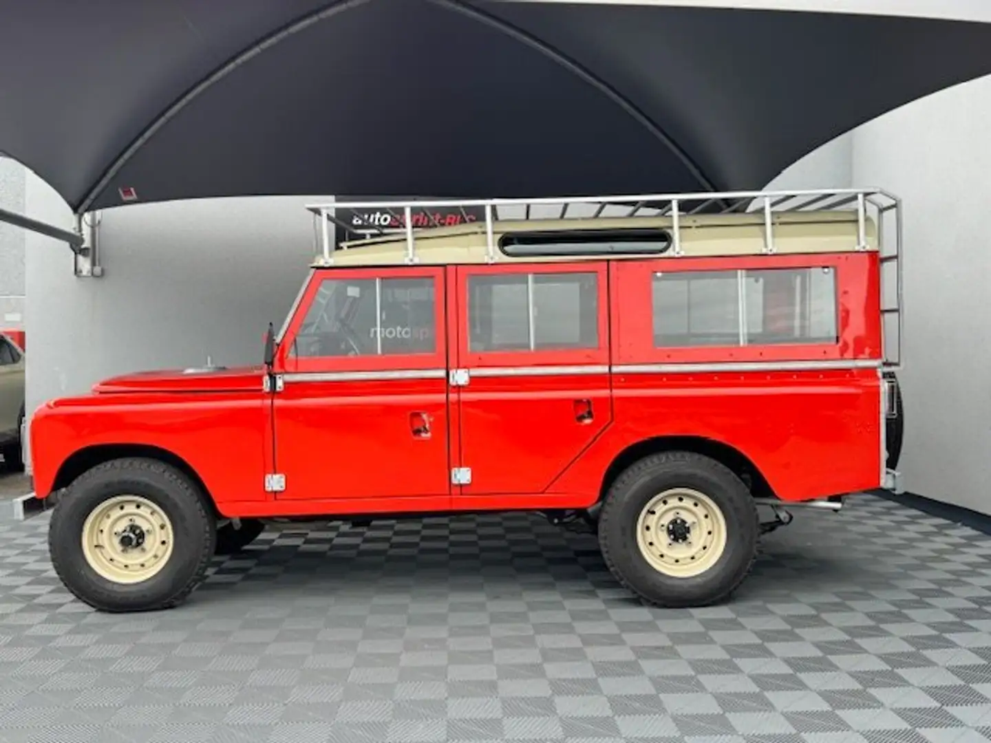 Land Rover Defender 109 sw 9 places 2.3 essence Oranžová - 2