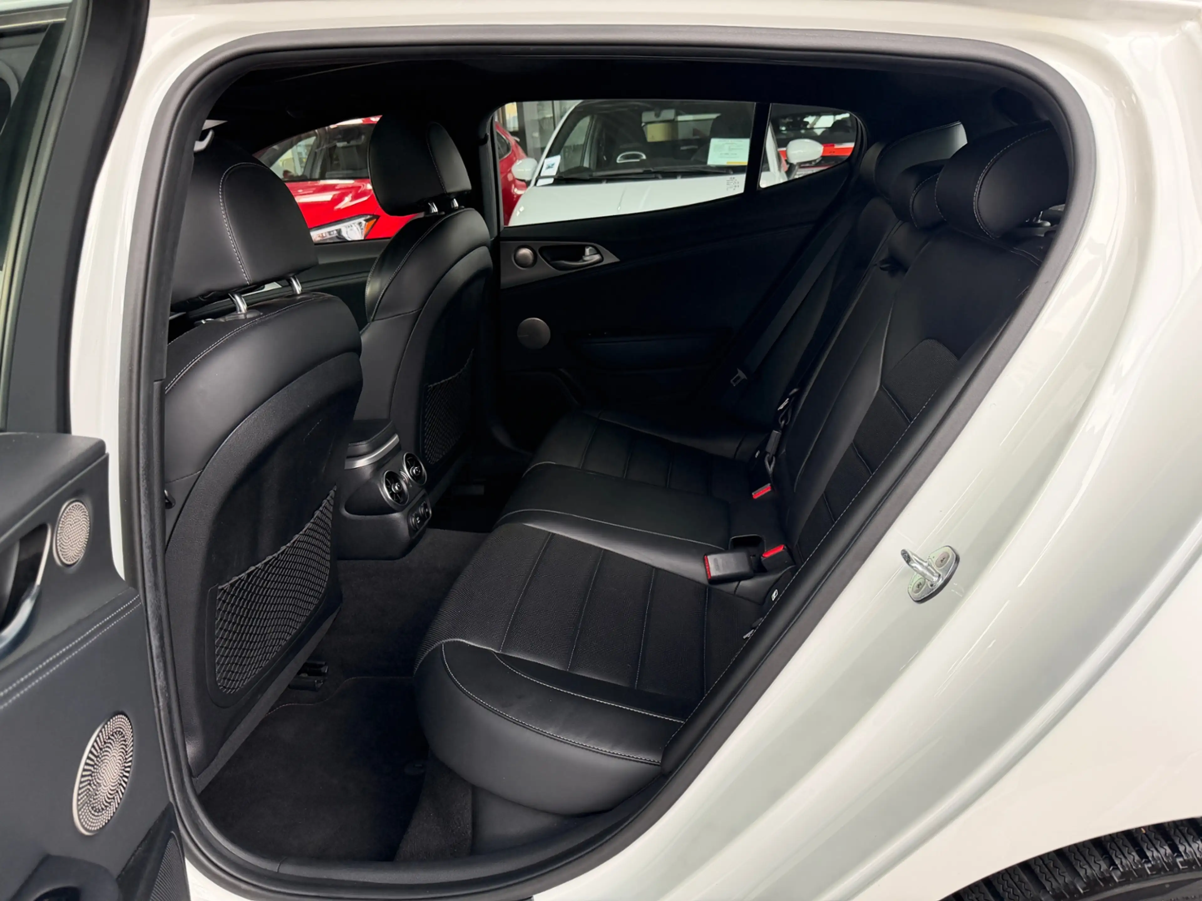 Kia Stinger GT 4WD PANO H/K LED NAV RFK SHZ — photo 11