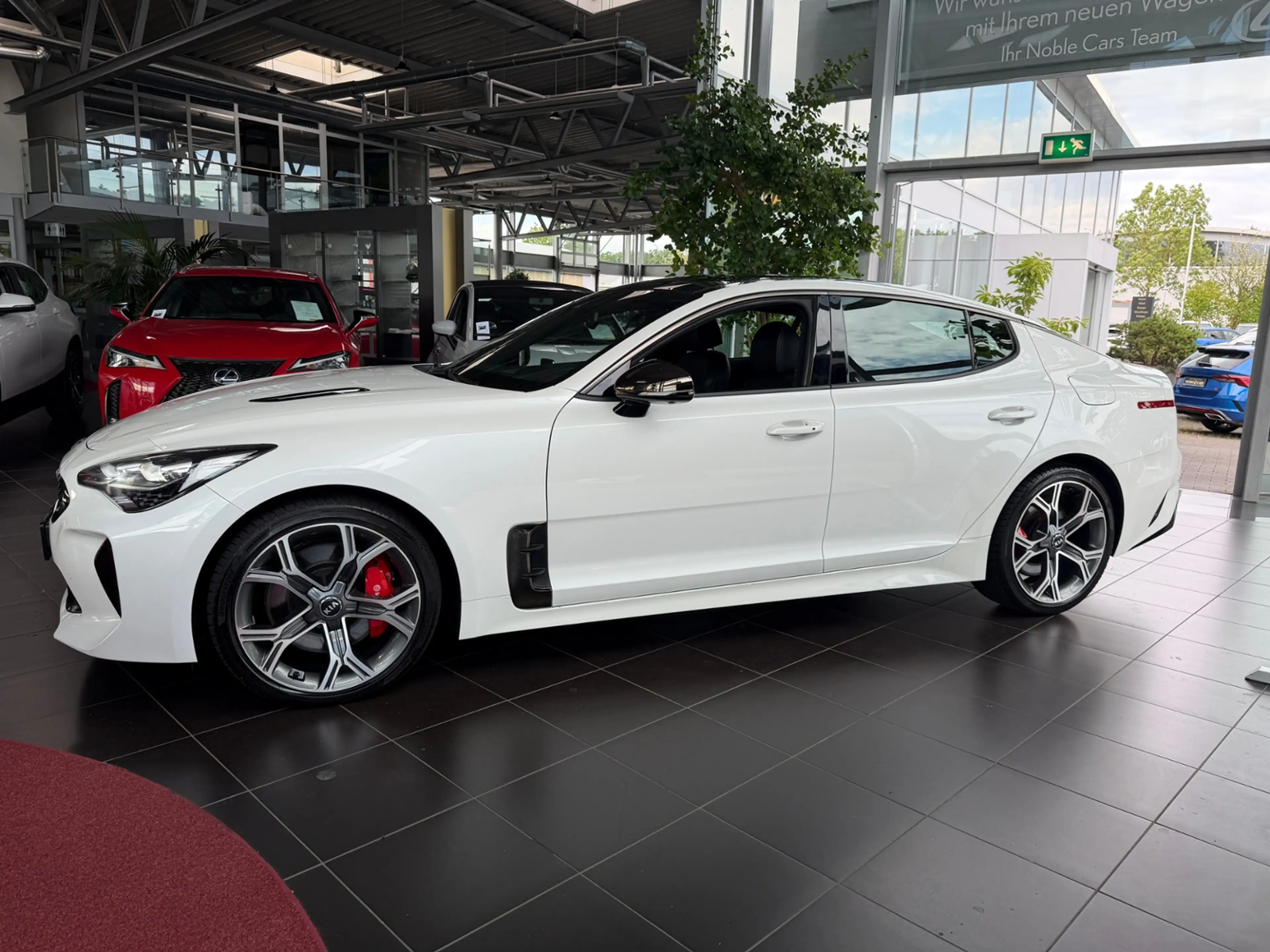 Kia Stinger GT 4WD PANO H/K LED NAV RFK SHZ — photo 3