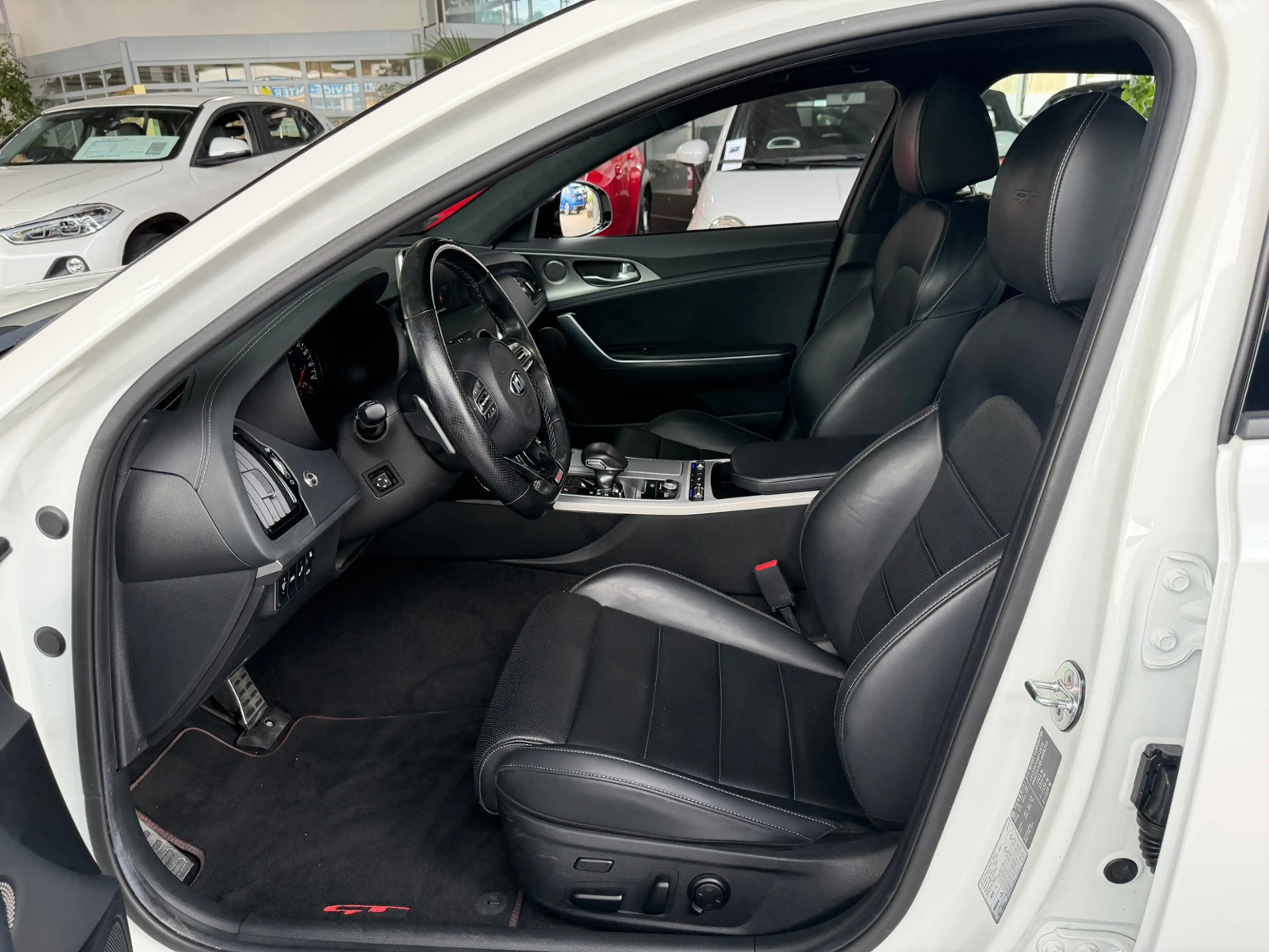 Kia Stinger GT 4WD PANO H/K LED NAV RFK SHZ — photo 10