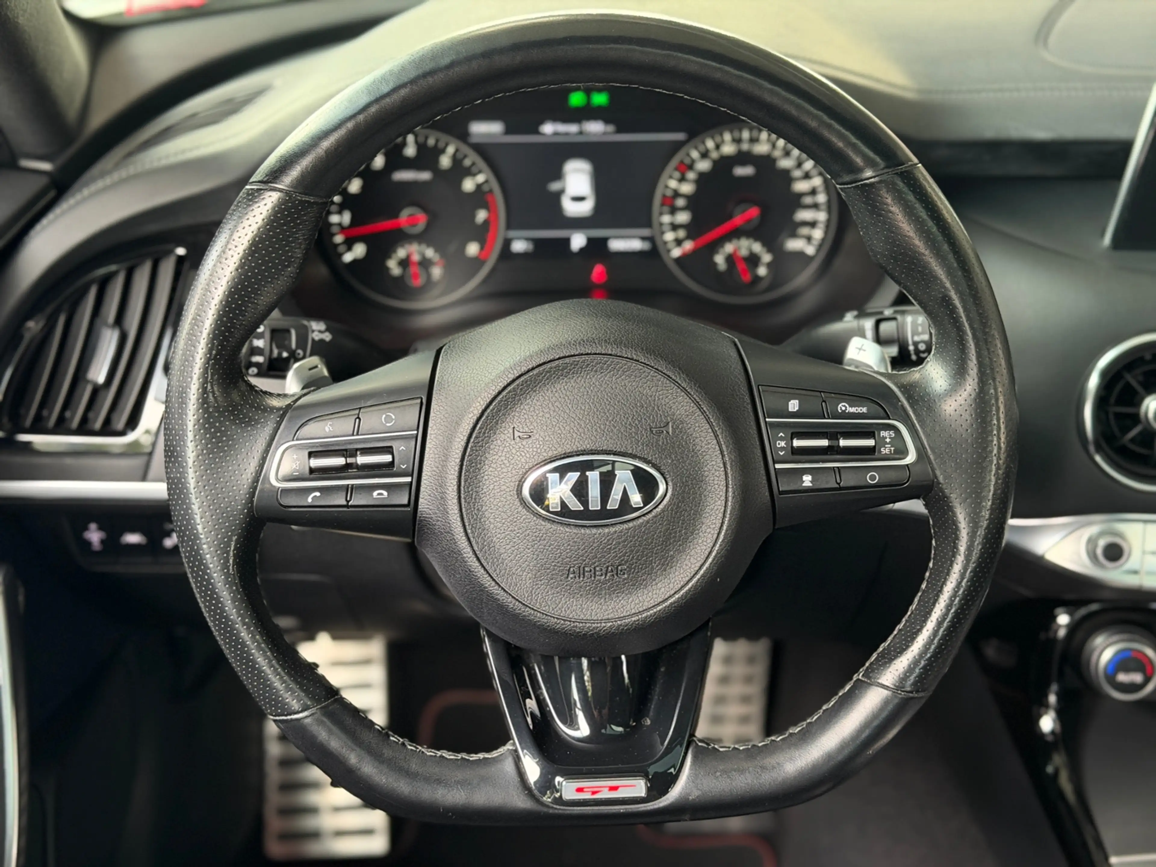 Kia Stinger GT 4WD PANO H/K LED NAV RFK SHZ — photo 13