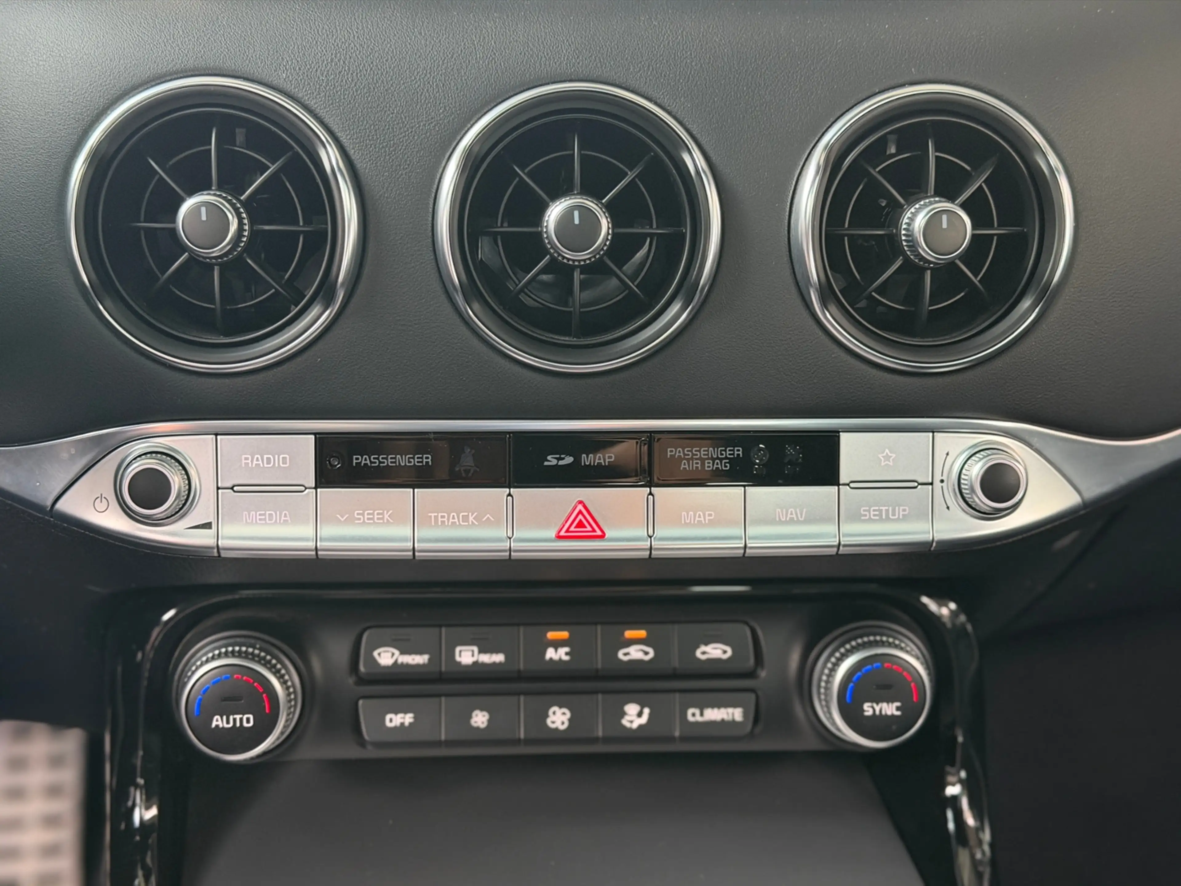 Kia Stinger GT 4WD PANO H/K LED NAV RFK SHZ — photo 15