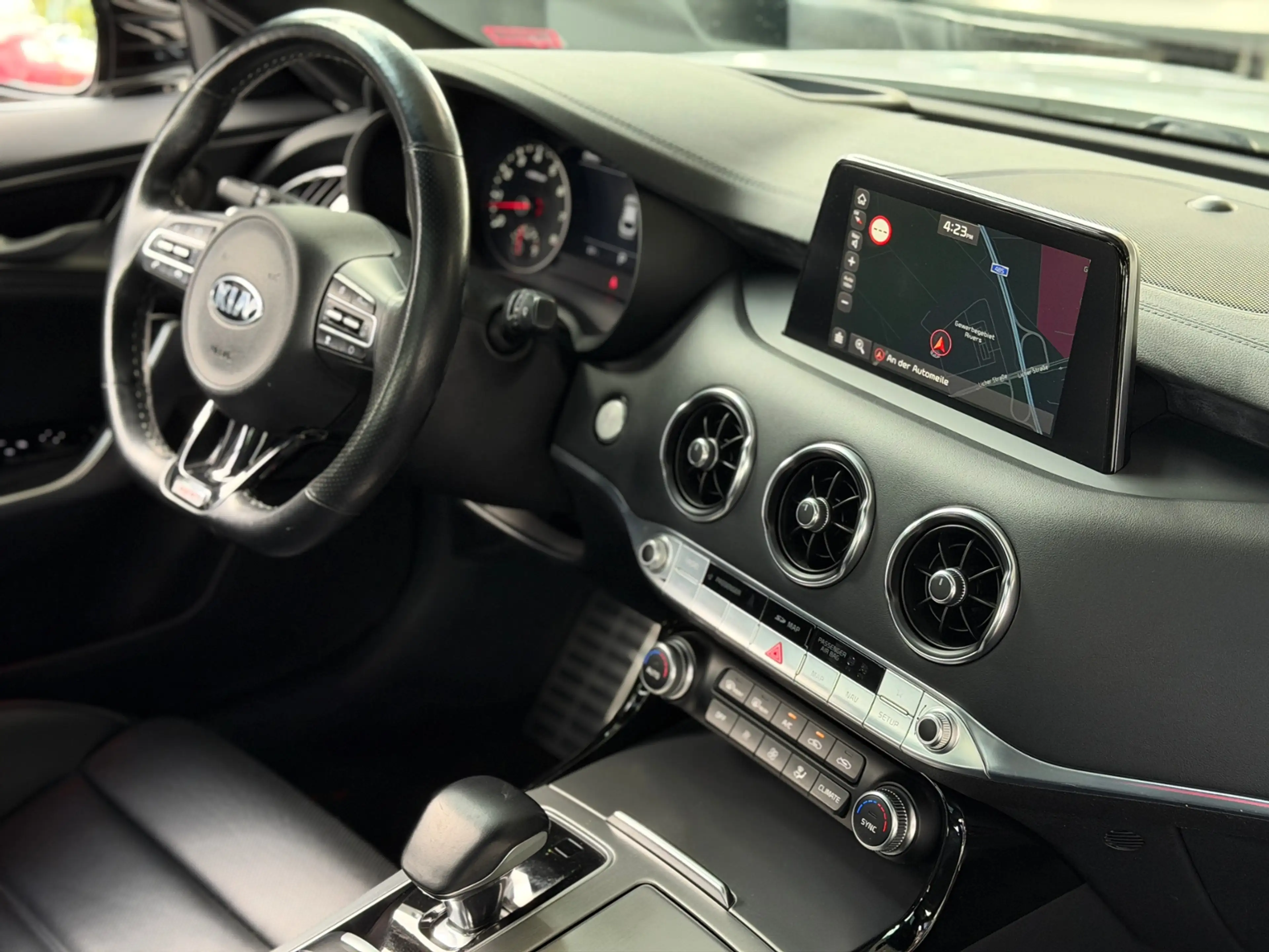 Kia Stinger GT 4WD PANO H/K LED NAV RFK SHZ — photo 7