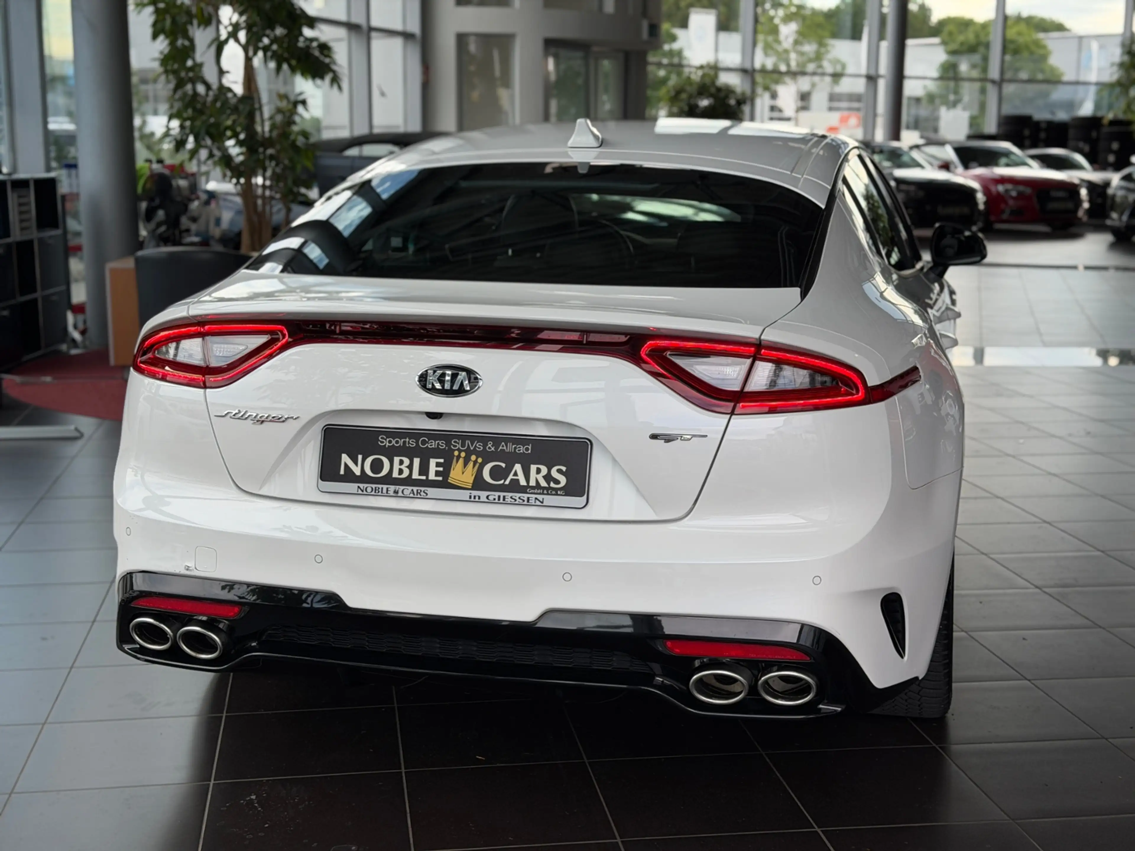 Kia Stinger GT 4WD PANO H/K LED NAV RFK SHZ — photo 5