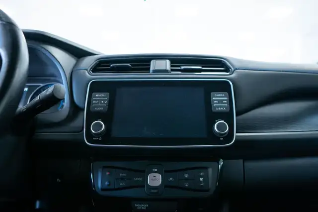 Nissan Leaf view 9