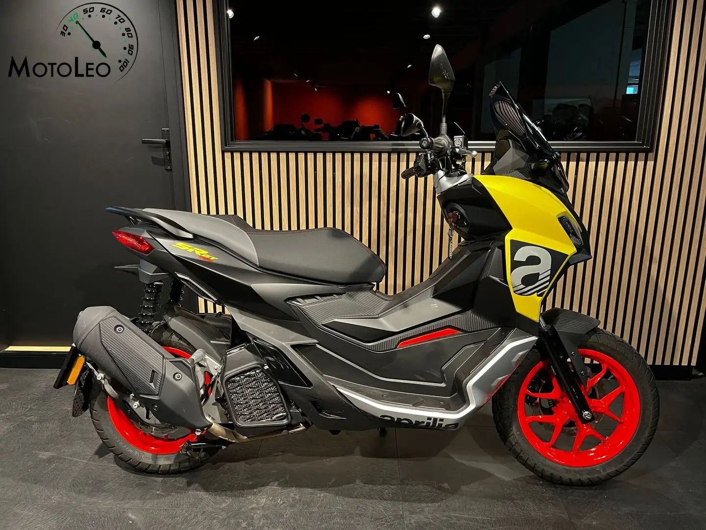 Aprilia SR GT 200 Jaune - 1