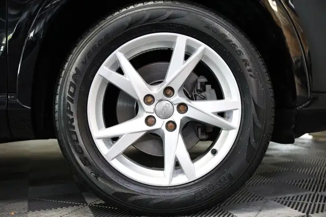 Audi Q3 view 4