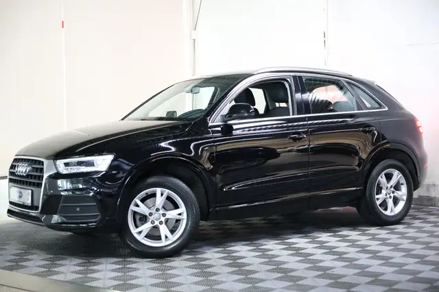 Audi Q3 view 8