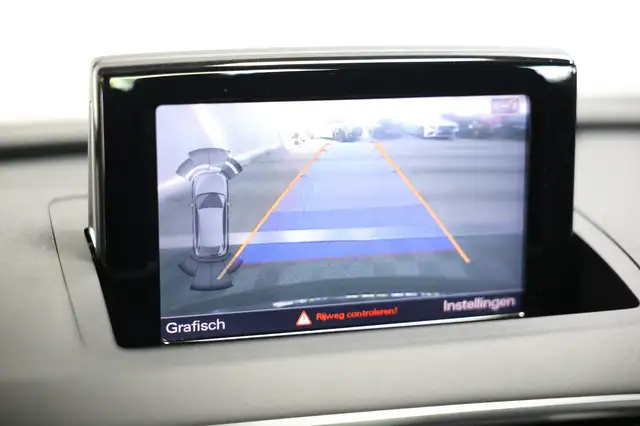 Audi Q3 view 12