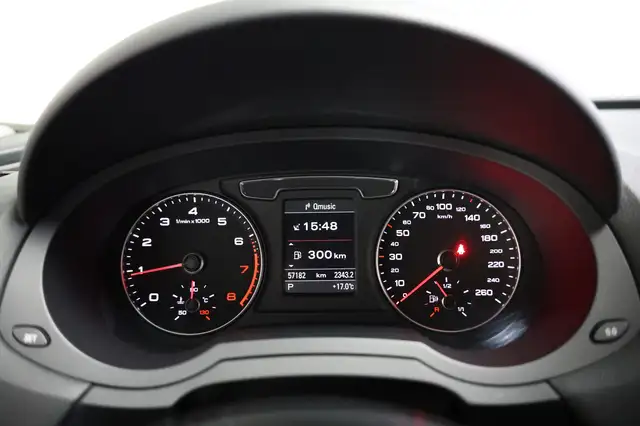 Audi Q3 view 14