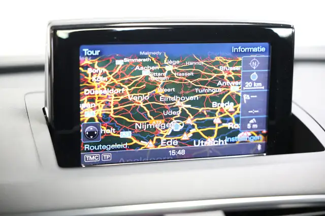 Audi Q3 view 11