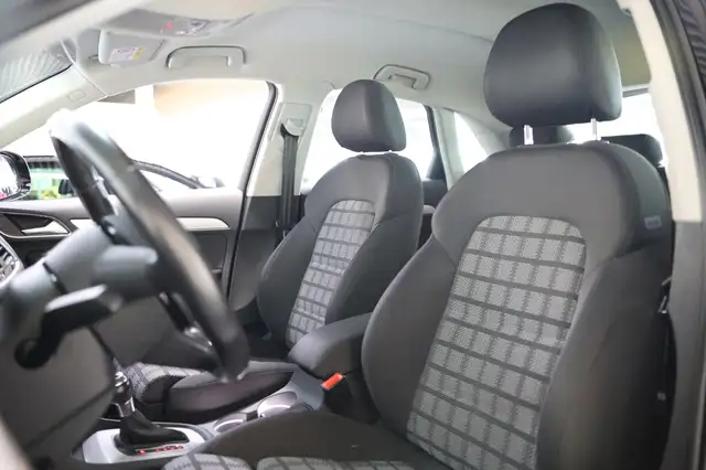 Audi Q3 view 10