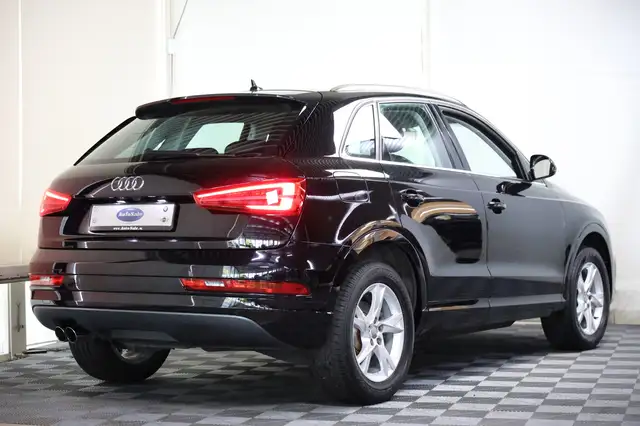 Audi Q3 view 3