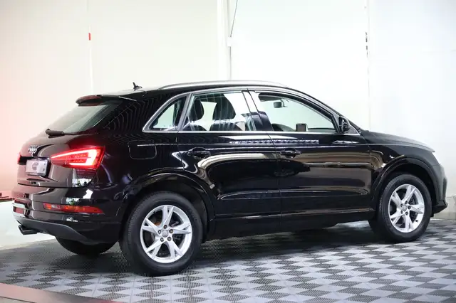 Audi Q3 view 7