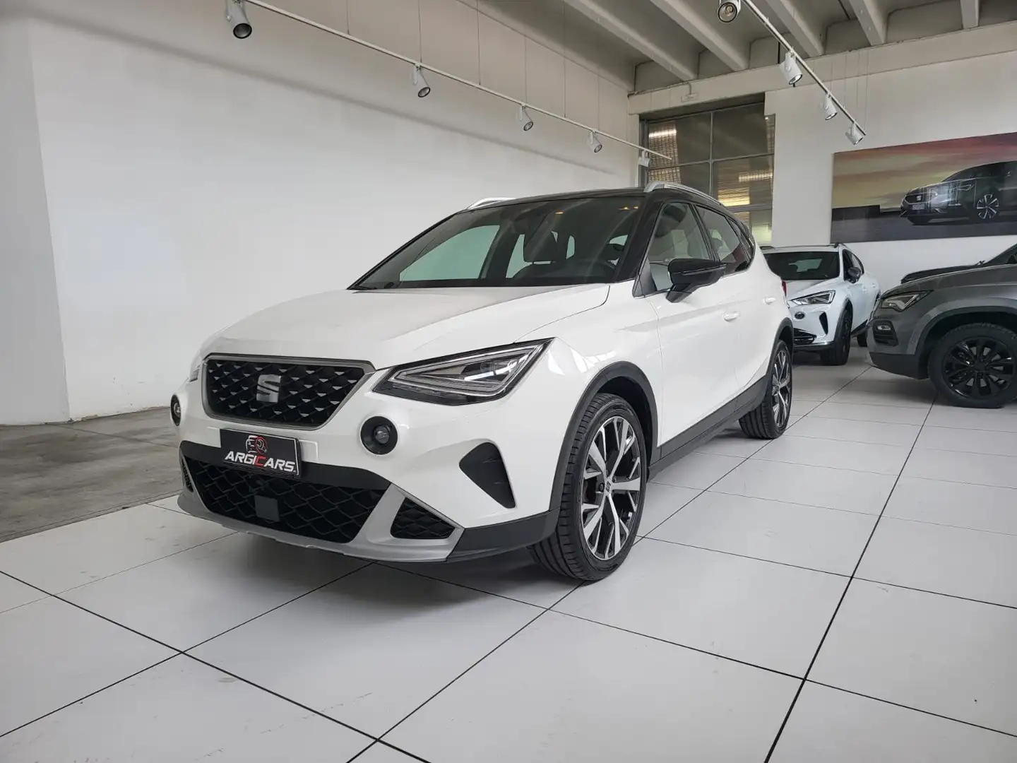 SEAT Arona Arona 2022 1.0 ecotsi Xperience 95cv Blanc - 1