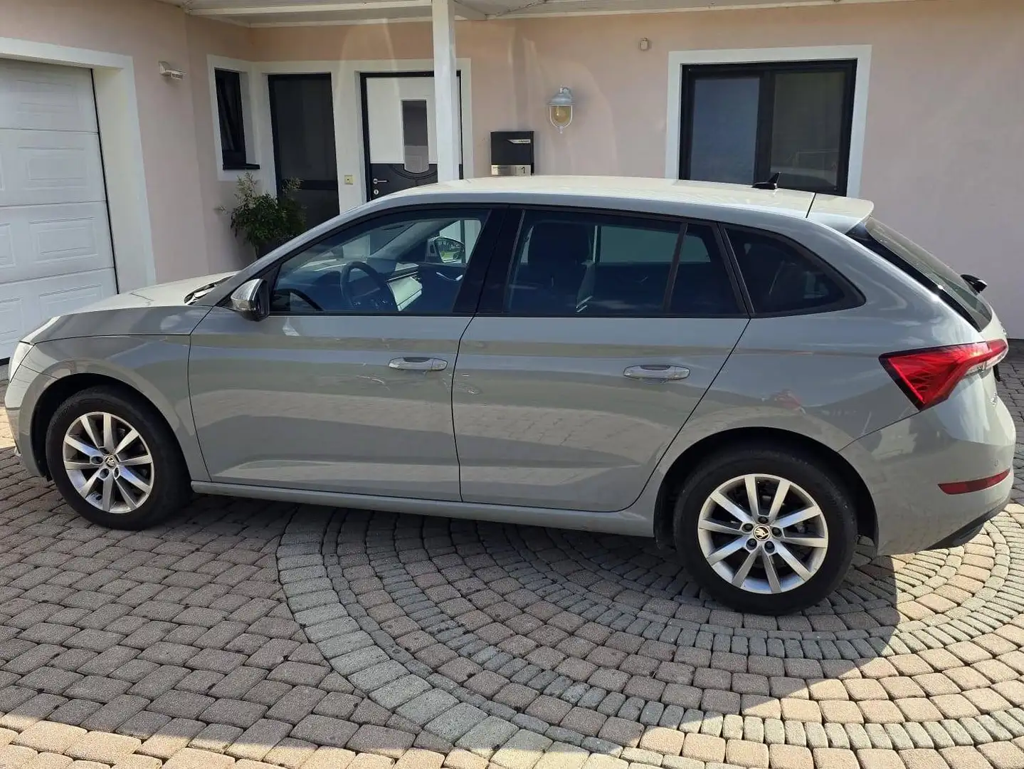Skoda Scala Scala 1,0 TSI Style DSG TOP Ausstattung Grau - 2
