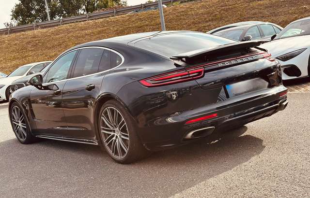Imagine Porsche Panamera 4 Executive