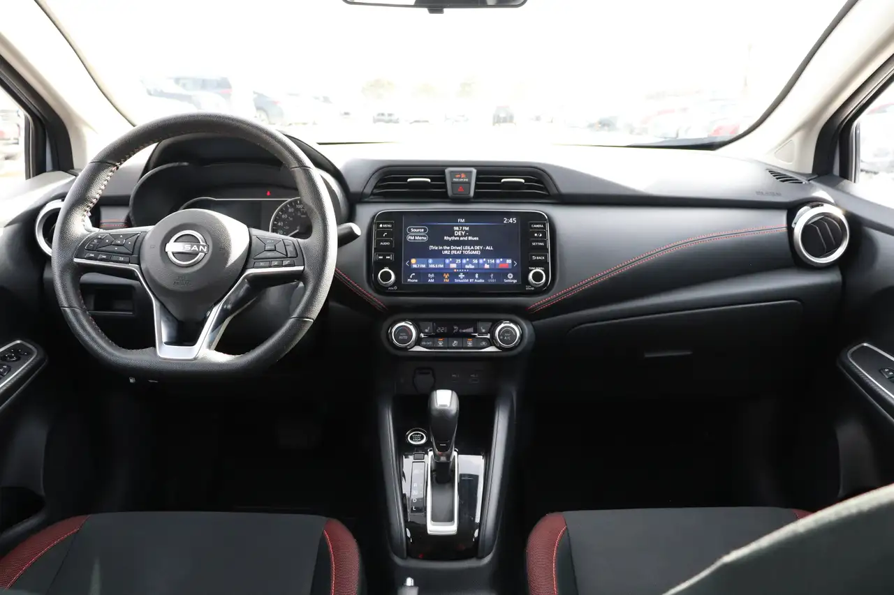 Nissan Versa снимка Nissan Versa