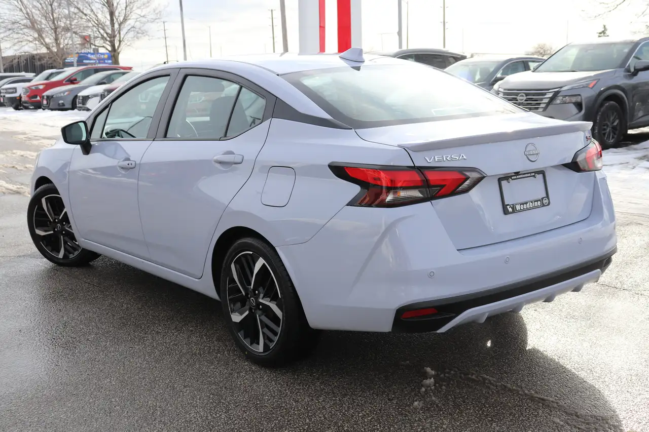 Nissan Versa снимка Nissan Versa
