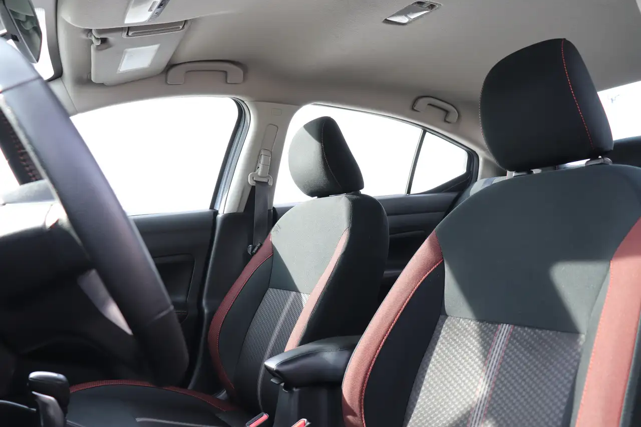 Nissan Versa снимка Nissan Versa