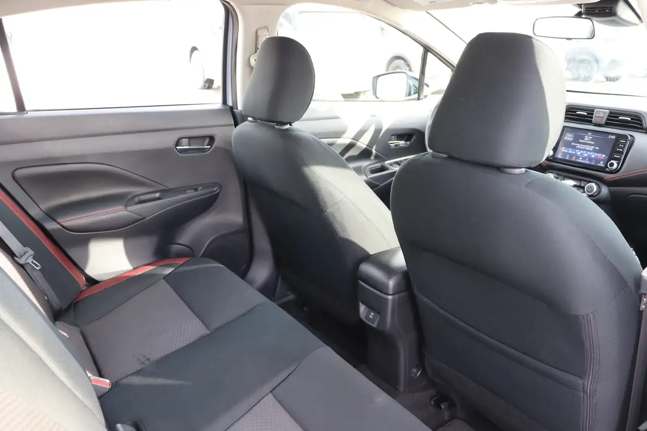 Nissan Versa снимка Nissan Versa