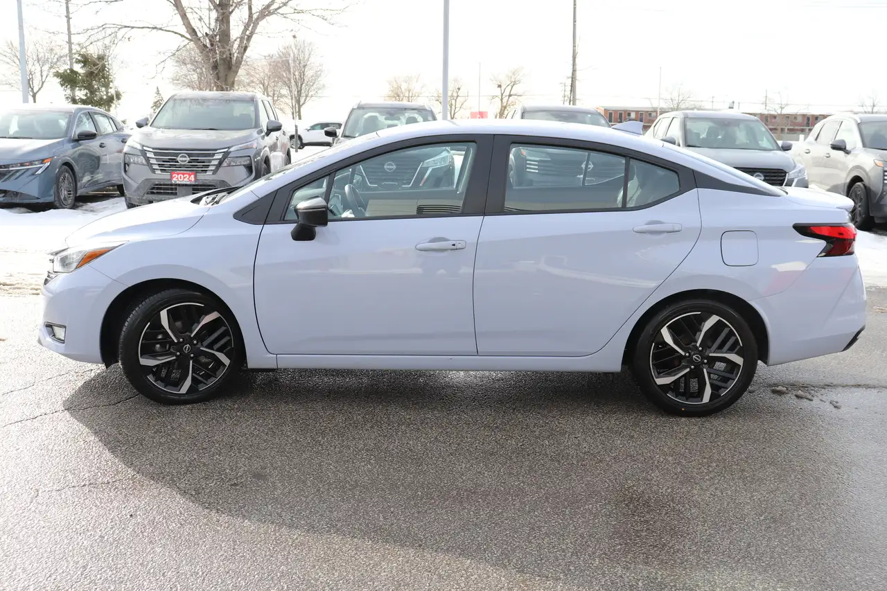 Nissan Versa снимка Nissan Versa