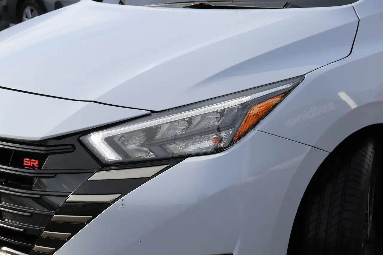 Nissan Versa снимка Nissan Versa