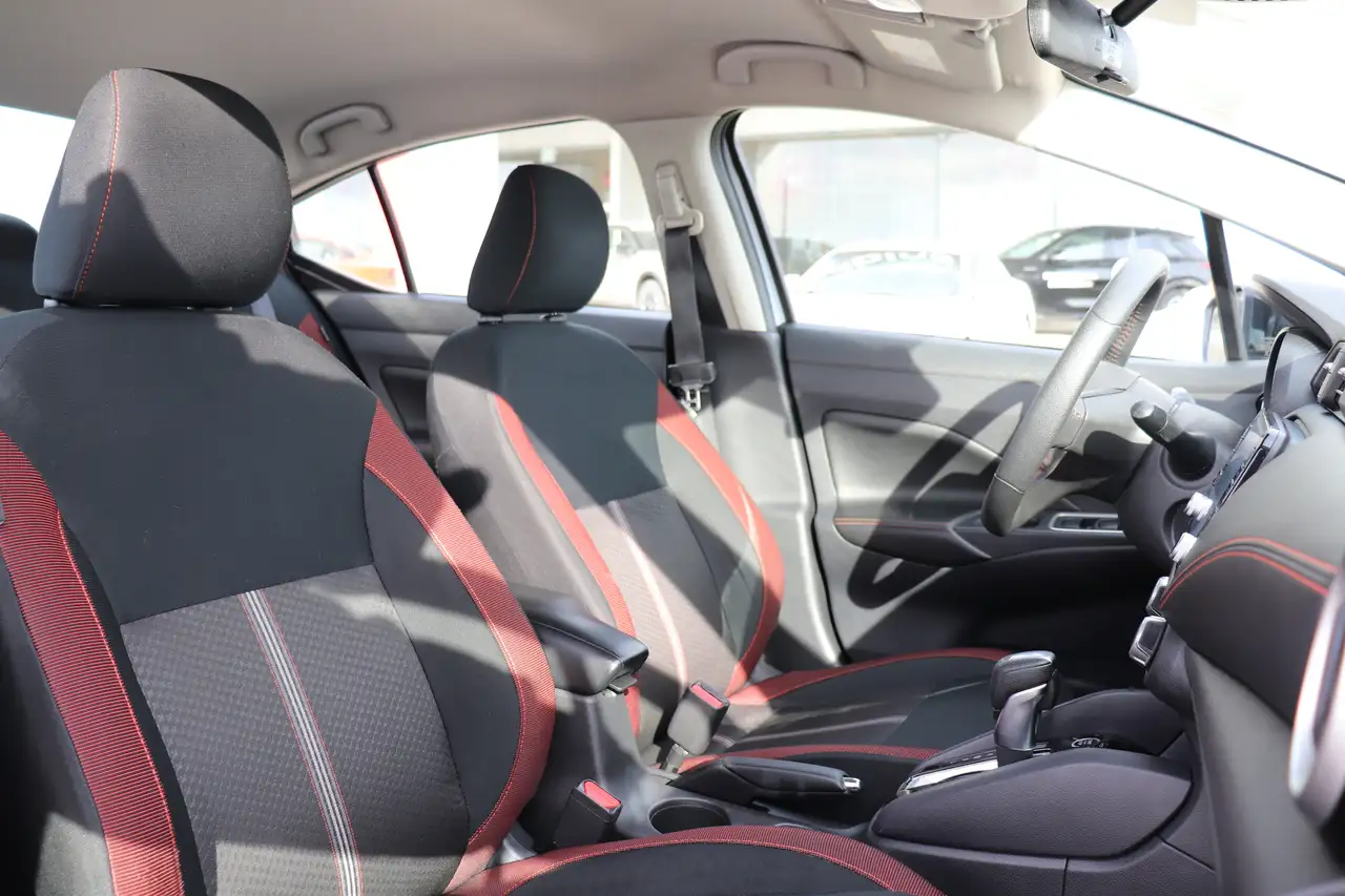 Nissan Versa снимка Nissan Versa