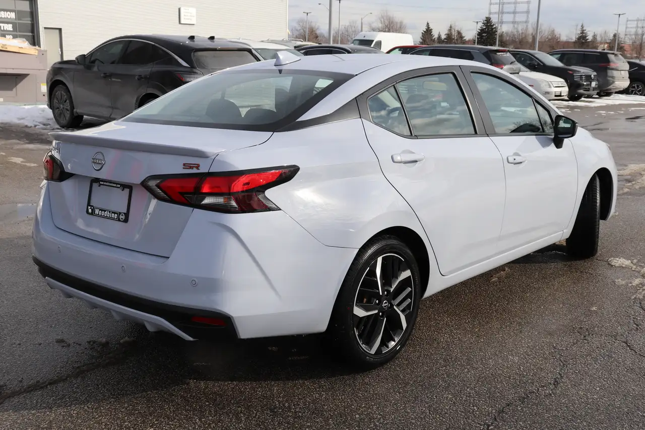 Nissan Versa снимка Nissan Versa