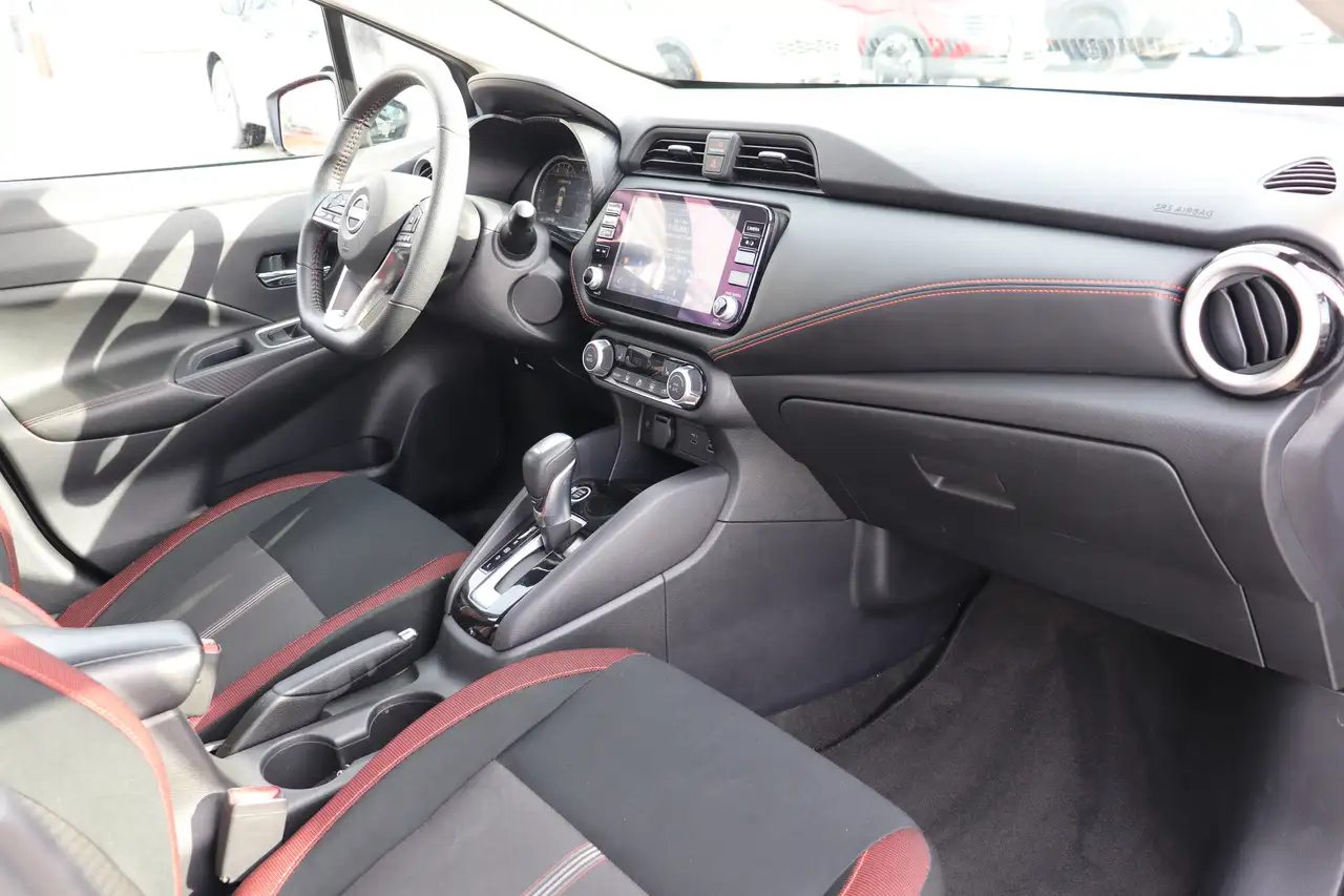 Nissan Versa снимка Nissan Versa