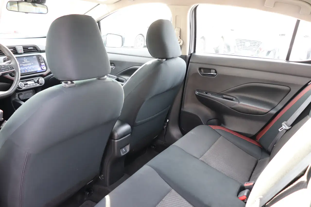 Nissan Versa снимка Nissan Versa