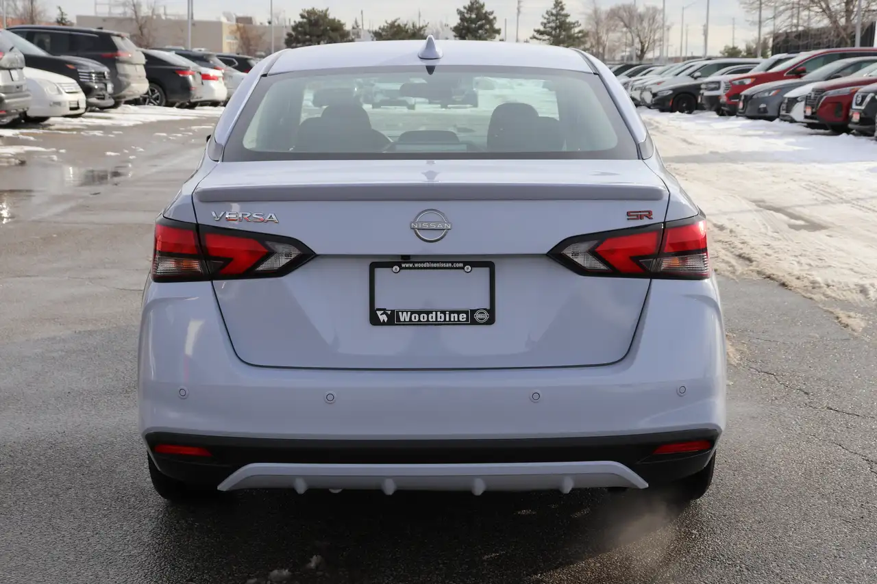 Nissan Versa снимка Nissan Versa