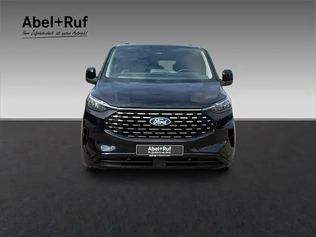 Ford Tourneo Custom view 2