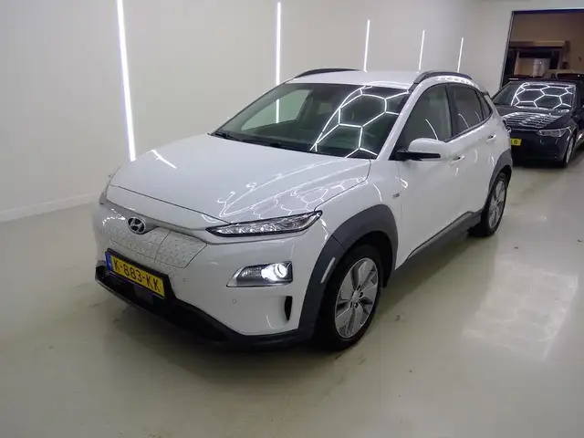Hyundai KONA EV LIMITED 64 KWH I TREKHAAK I 100% SOH I 3 FASE L