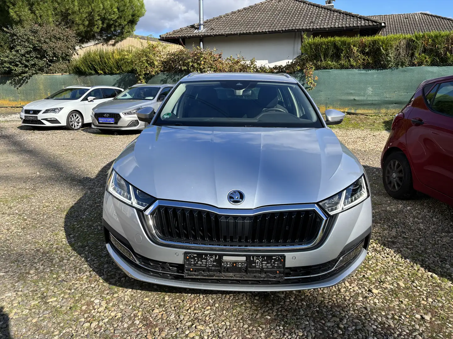 Skoda Octavia Style Navi LED-Licht Sitzheizung PDC ACC Spurassis Grau - 1