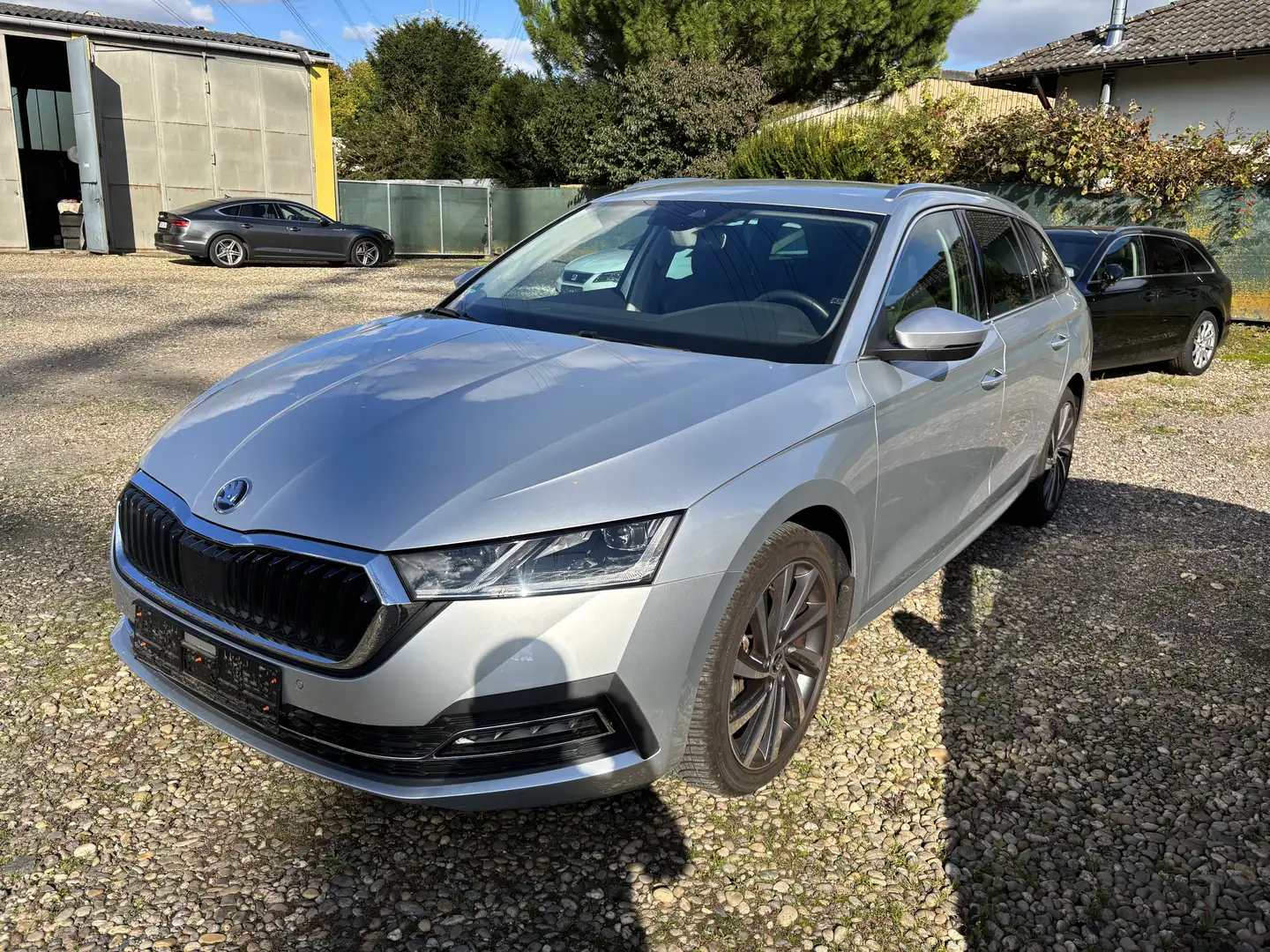 Skoda Octavia Style Navi LED-Licht Sitzheizung PDC ACC Spurassis Grau - 2