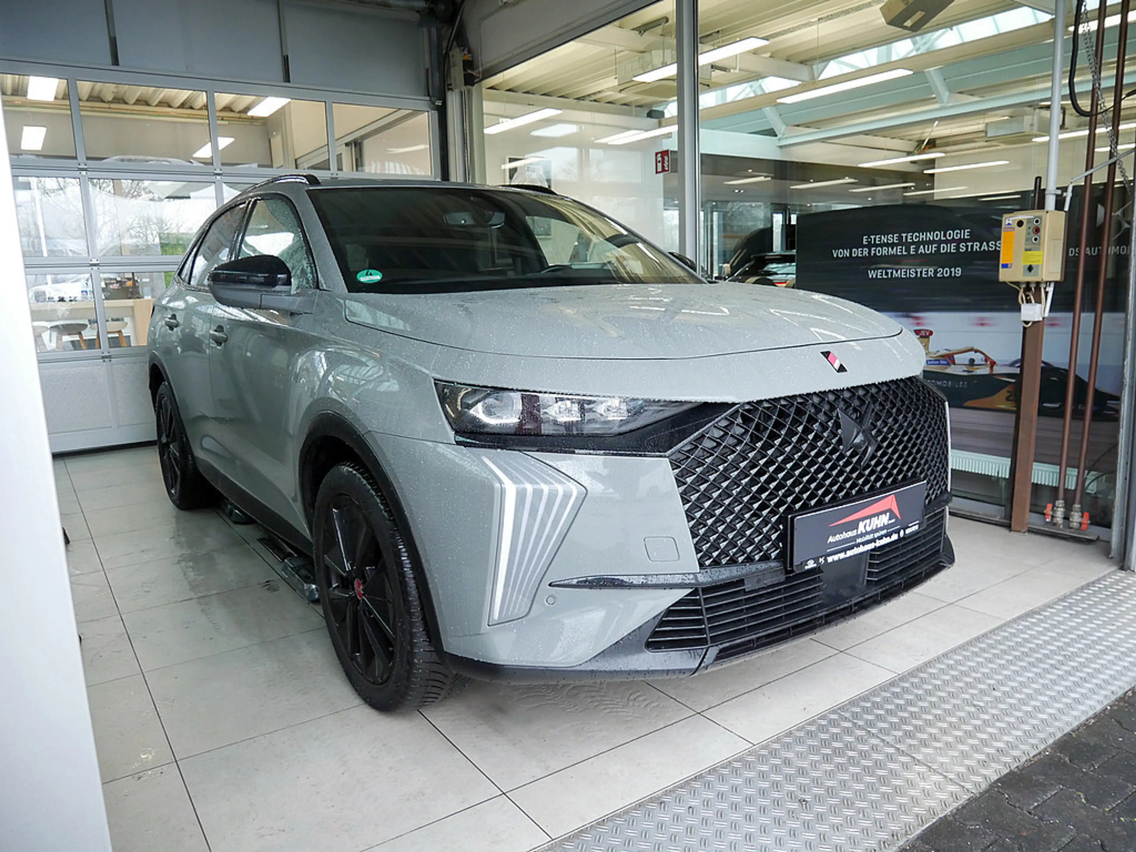 DS Automobiles DS 7 Crossback Performance Line+ BlueHDi 130 — photo 3